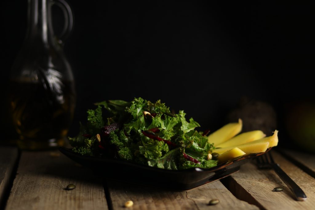 Ein aromatischer Wintersalat, aus regionalem, saisonalen Grünkohl.