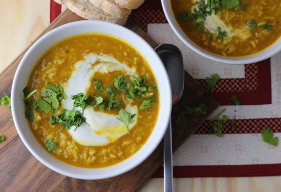 Mulligatawny Suppe - würzige, englische Curry-Suppe - Dailyvegan