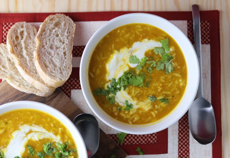 Mulligatawny Suppe - würzige, englische Curry-Suppe - Dailyvegan