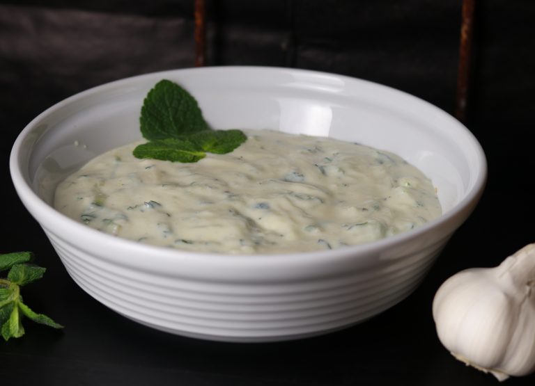 Tzatziki - griechischer Joghurtdip - originalgetreu vegan - Dailyvegan