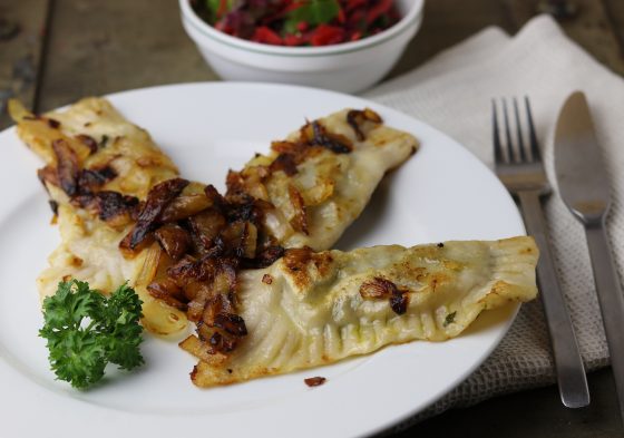 Maultaschen mit karamellisierten Zwiebeln - Dailyvegan