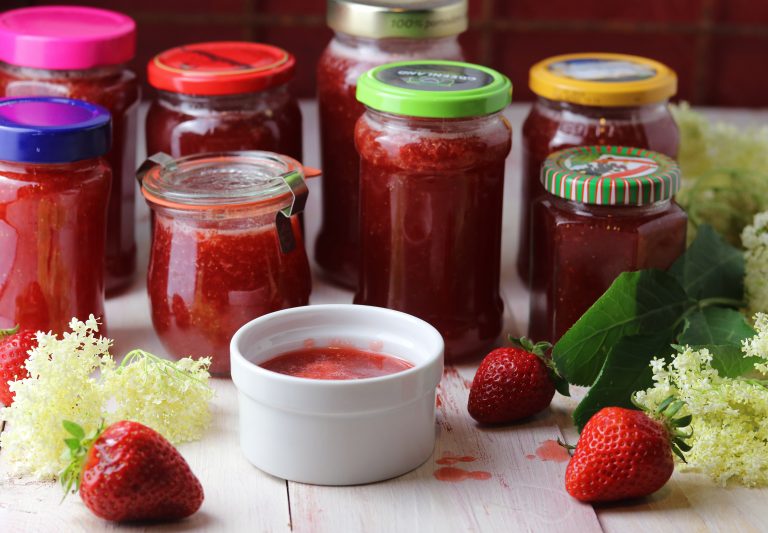 Holunderblüten-Erdbeer-Marmelade - Dailyvegan - Auf&amp;#39;s Brot