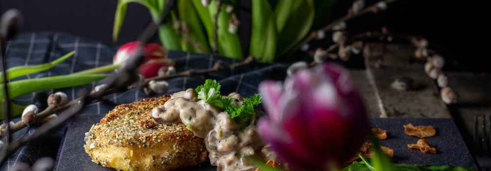 Kohlrübenschnitzel an Topinamburchips und Zuckerschoten