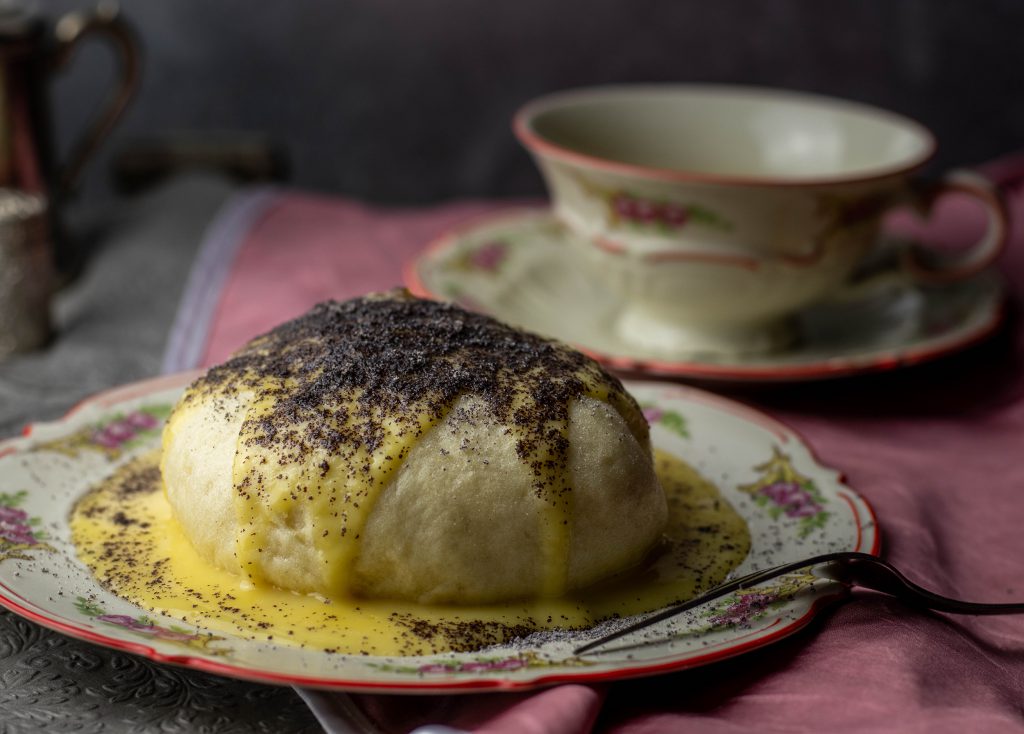 Germknödel mit Vanillesauce und Zuckermohn - Dailyvegan