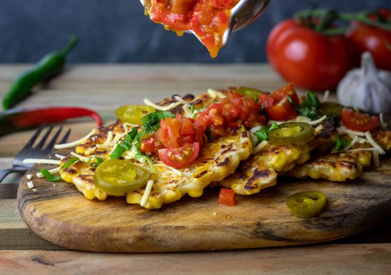 Mais Fritters mit selbstgemachter Tomaten-Salsa - Dailyvegan