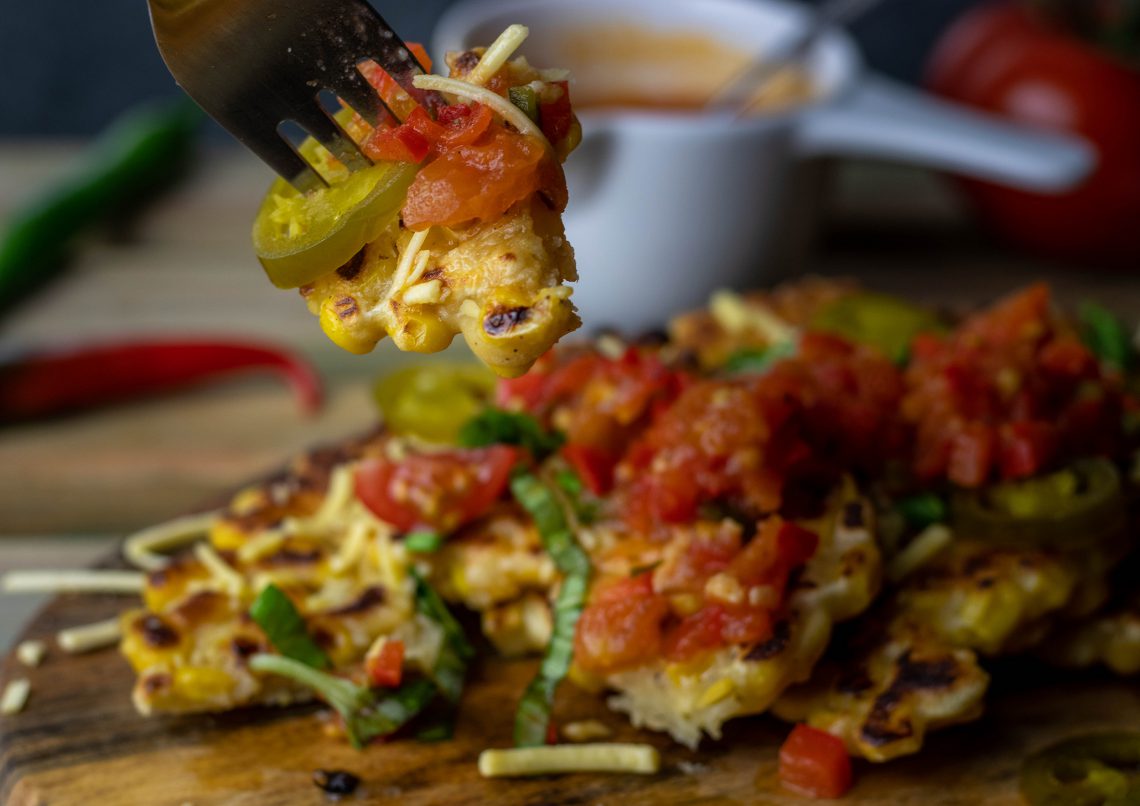 Mais Fritters mit selbstgemachter Tomaten-Salsa - Dailyvegan