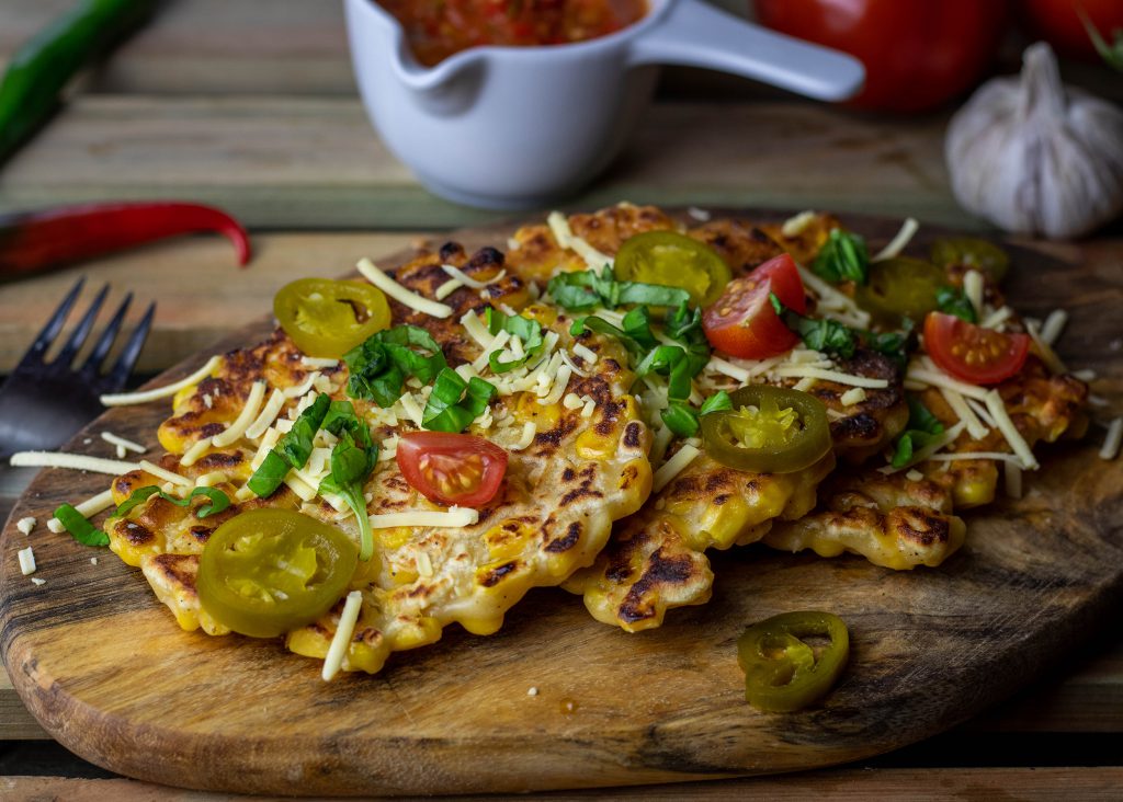 Mais Fritters mit selbstgemachter Tomaten-Salsa - Dailyvegan