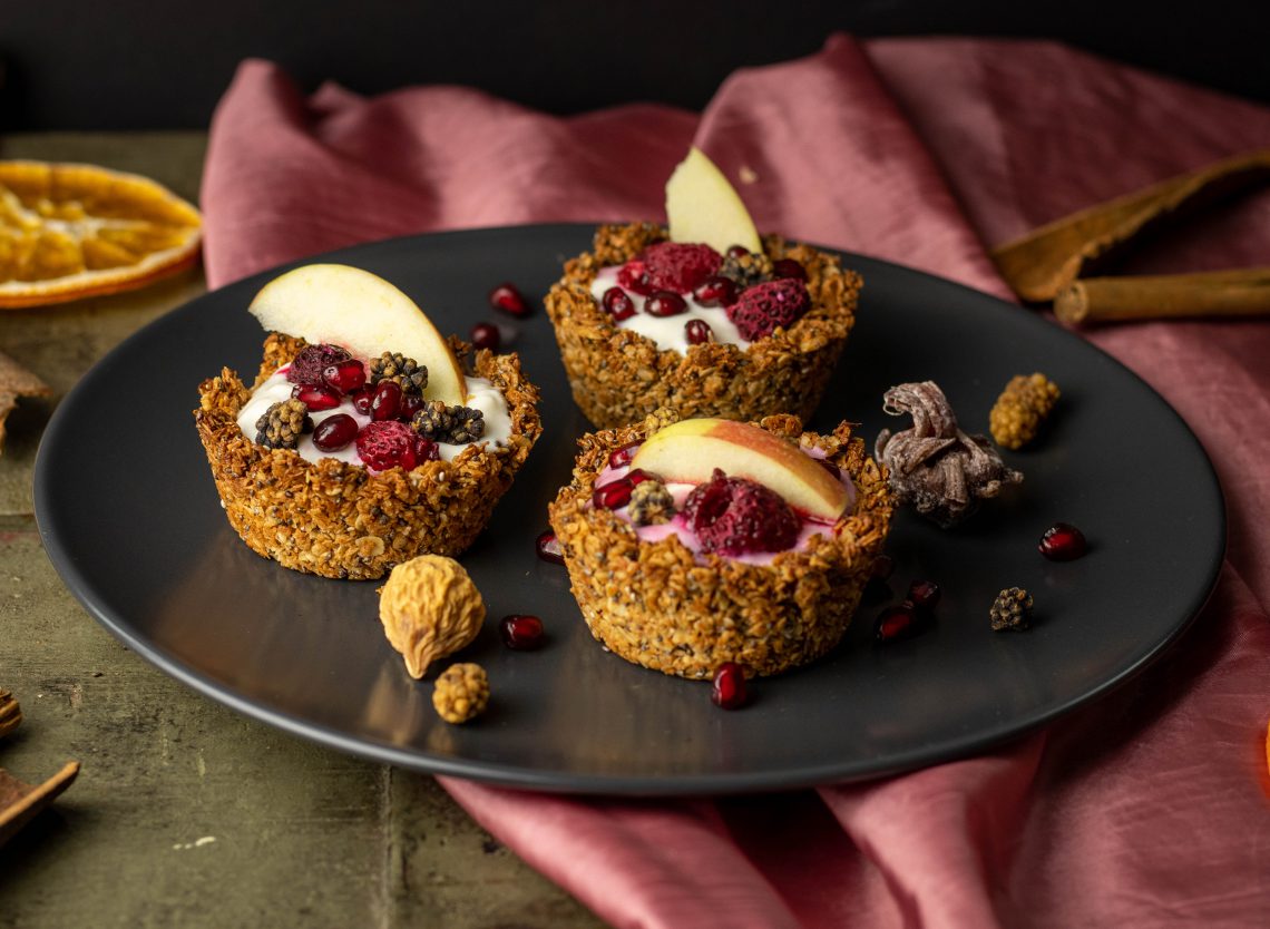 Frühstücks-Müsli-Cupcakes, mit Hafer und Chiasamen - Dailyvegan