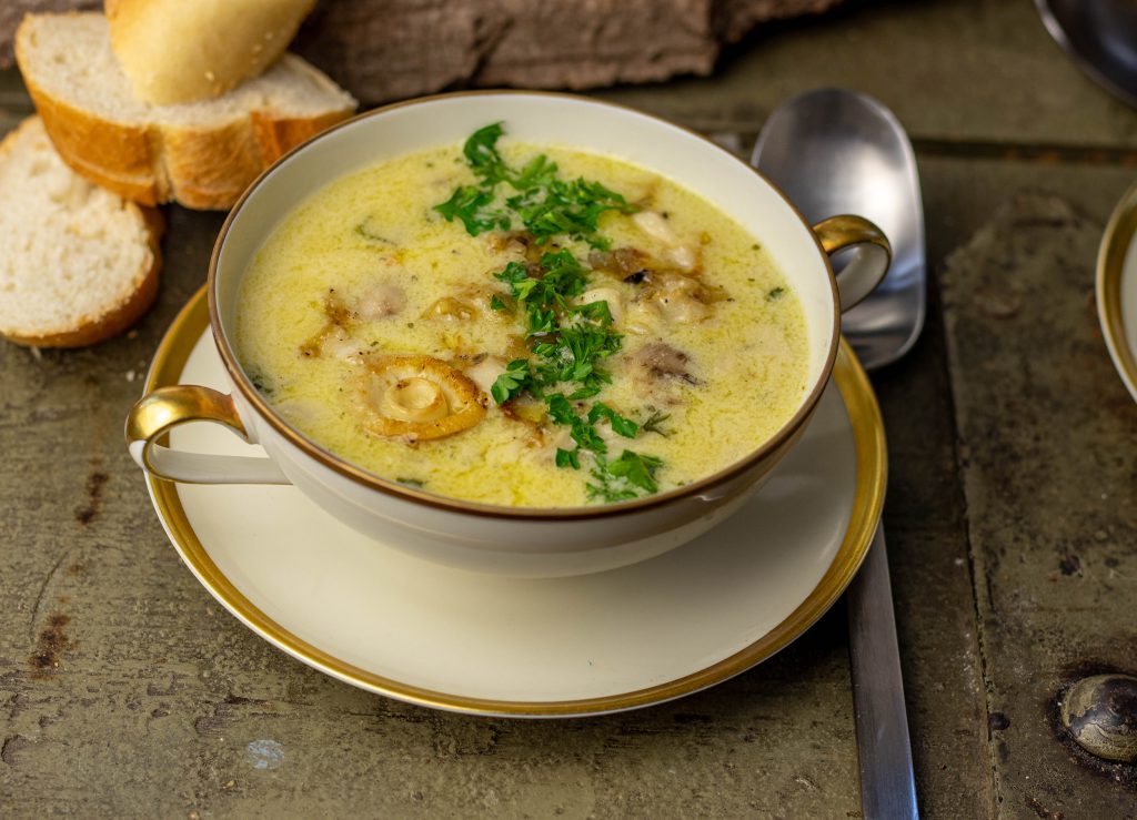 Mein Rezept für diese köstliche Cremesuppe vom Schopftintling hebt das Aroma des schmackhaften Speisepilzes hervor.