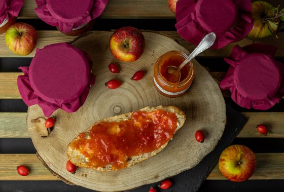 Hagebutten-Apfel-Marmelade, regional und saisonal - Dailyvegan