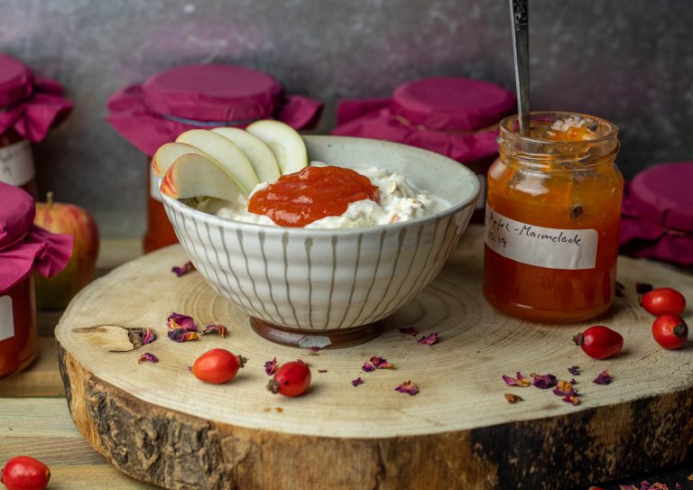 Hagebutten-Apfel-Marmelade, regional und saisonal - Dailyvegan