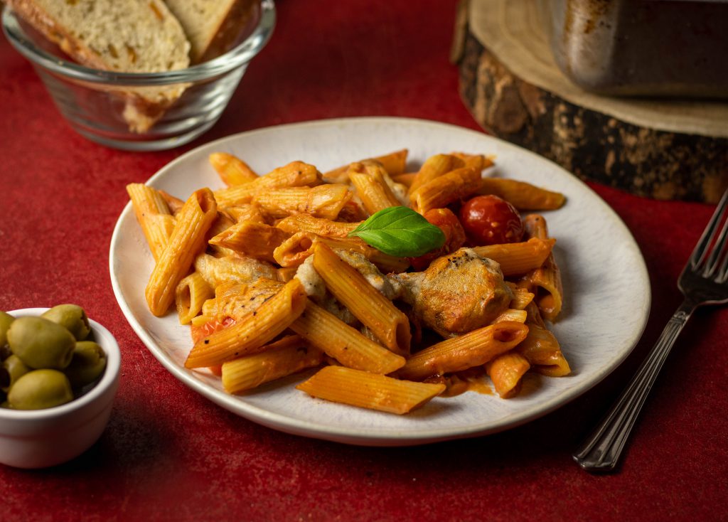 Nudelauflauf Tomate Mozzarella, schnell, einfach, lecker - Dailyvegan