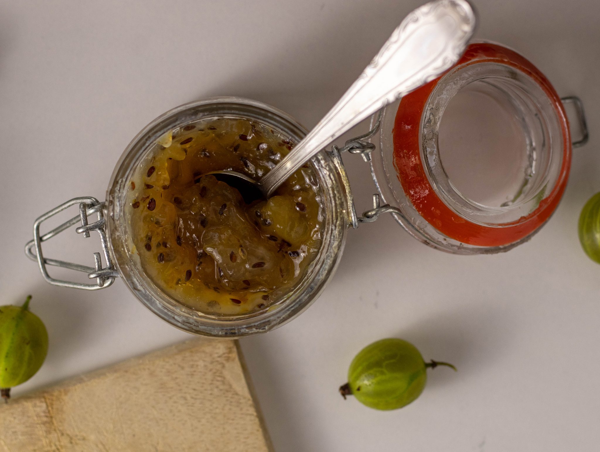 Stachelbeermarmelade aus frisch gepflückten Stachelbeeren - Dailyvegan