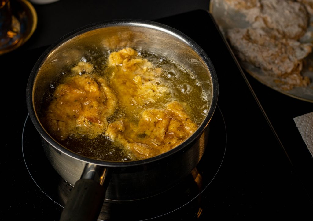 Die Austernseitling Nuggets werden bei ca. 165° frittiert.