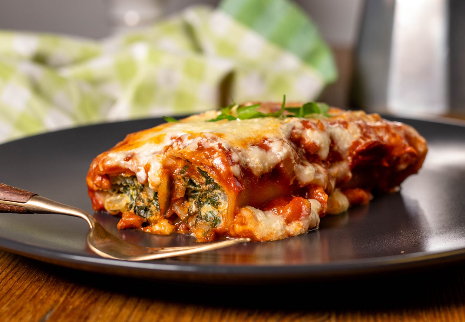 Cannelloni mit veganer Spinat-Ricotta-Füllung und Bolognese - Dailyvegan