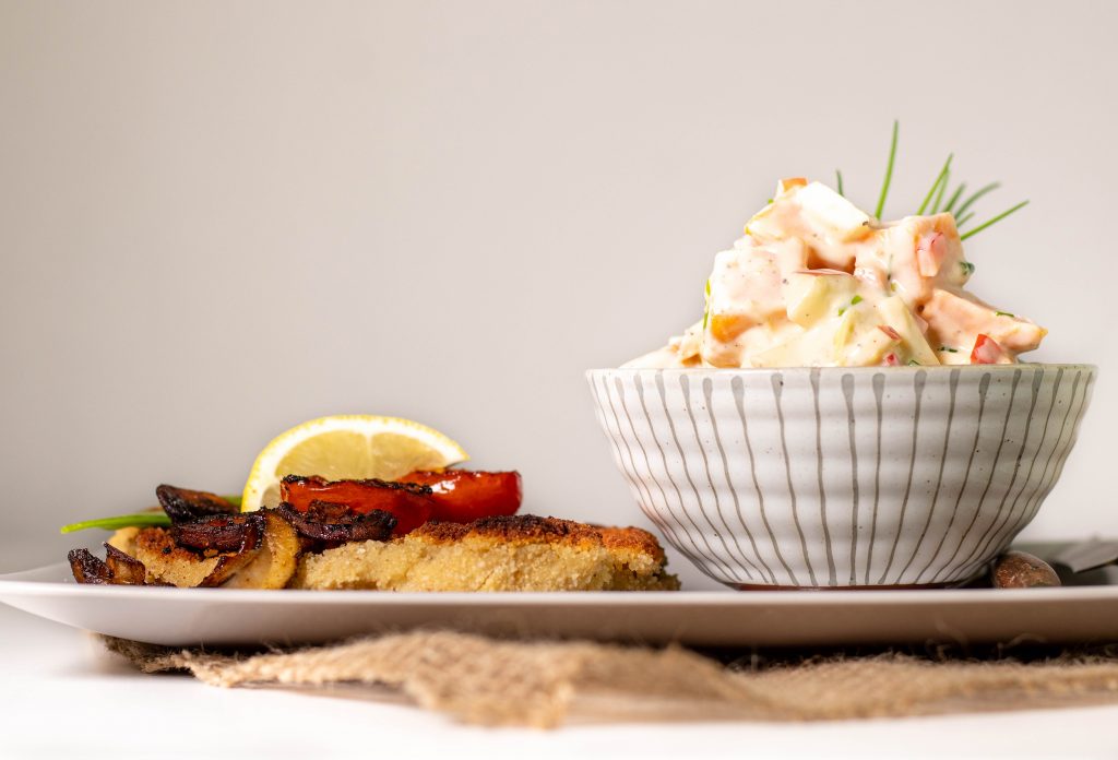 Süßkartoffelsalat mit Paprika und Apfel - Dailyvegan