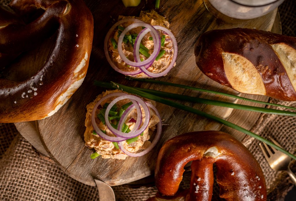 Zünftige Brotzeit - rein pflanzlich mit veganem Obazda