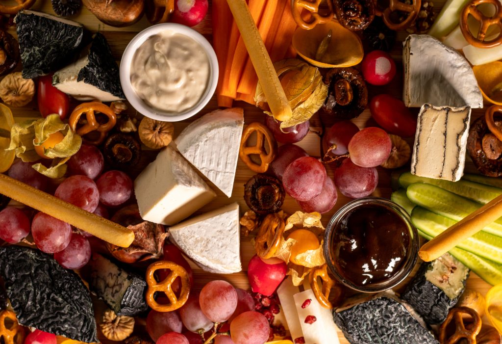 Camembert, Blauschimmel, Ziegenkäse - köstlich auf einem Cheese Board