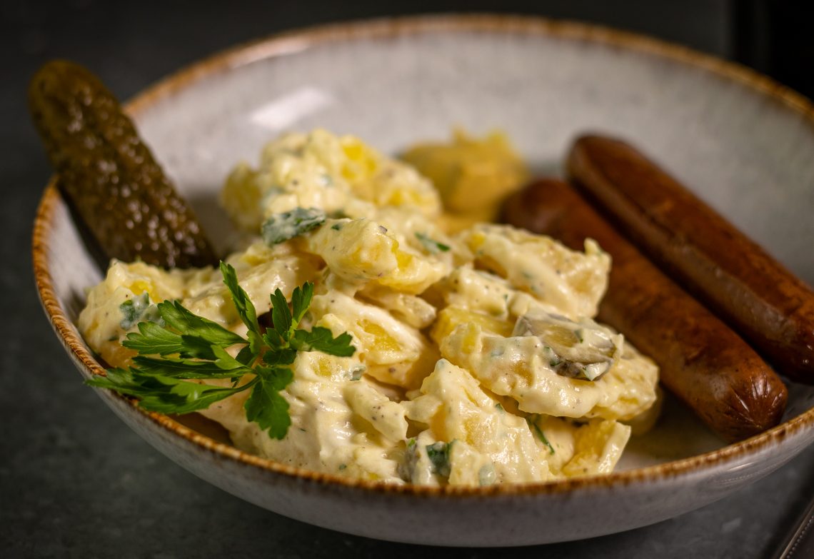 Kartoffelsalat mit Würstchen - Norddeutscher Kartoffelsalat ...