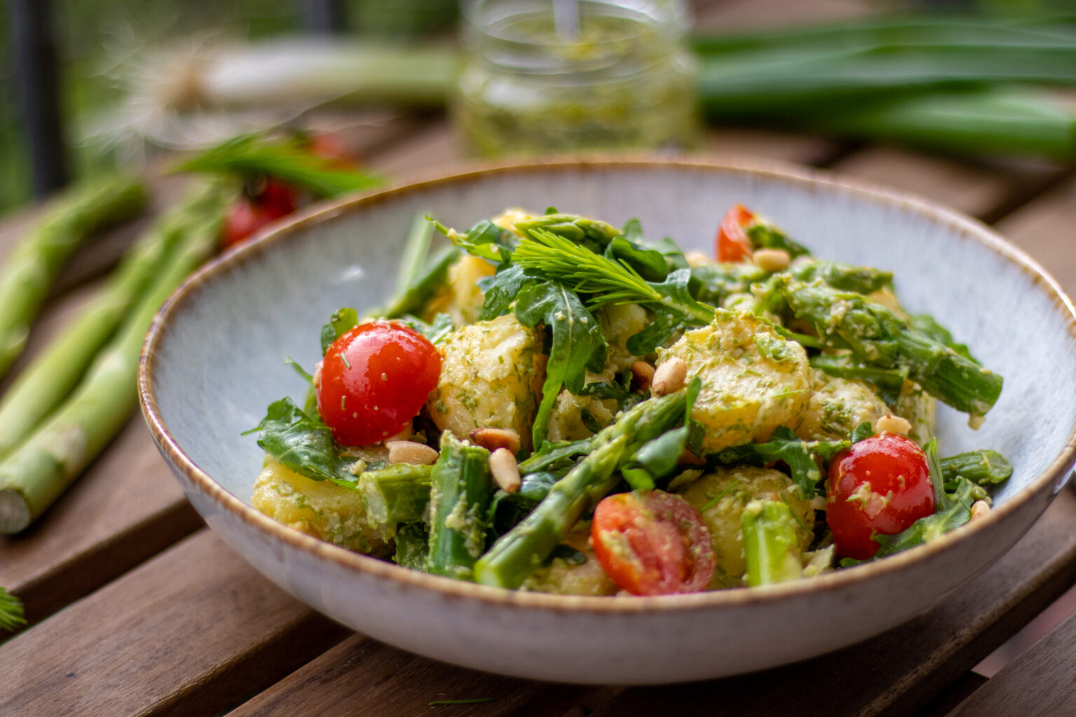 Kartoffelsalat mit Fichtenspitzenpesto - Dailyvegan