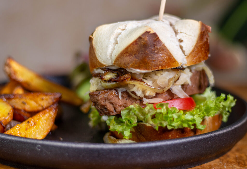 In diesem Rezept habe ich die deutsche Küche mit amerikanischen Burgern kombiniert.