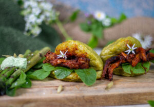 Giersch Bao Buns, fluffig gedämpft, gefüllt mit Pulled Austernpilzen