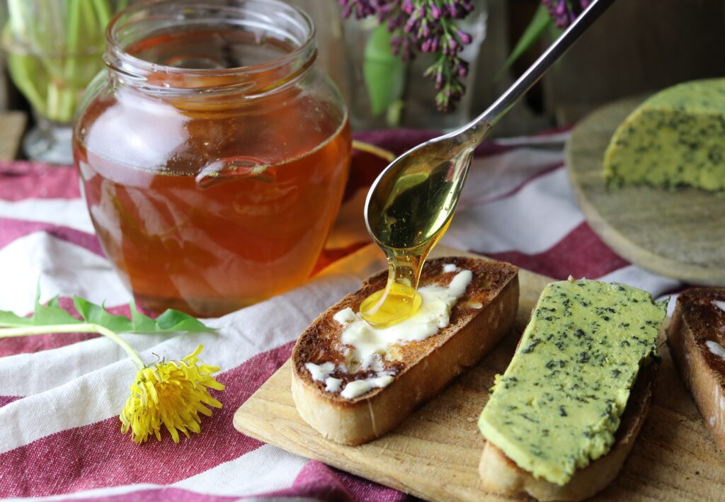 After boiling, the honey is bottled hot and sealed, so it lasts for at least a year. After it cools down, it draws strings like bee honey.