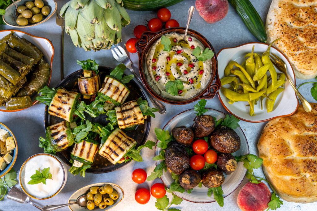 Baba Ganoush auf einer fulminanten Mezze Tafel