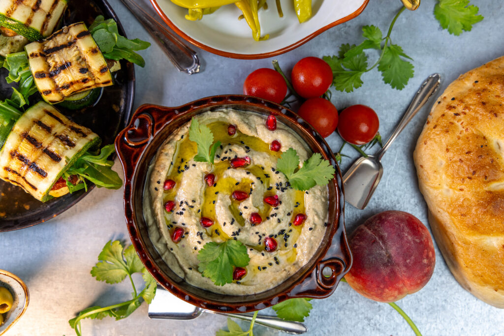 Baba Ganoush, teilweise auch Baba Ghanoush geschrieben, ist eine Creme aus der arabischen Küche