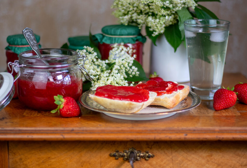 Elderflower-strawberry jam: it has a lovely scent of elderberry and is velvety and sweet with fruity strawberries.