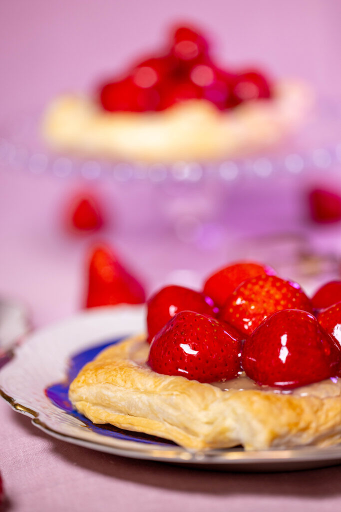 Blätterteig-Plunder mit Vanillepudding und Erdbeeren - vegan