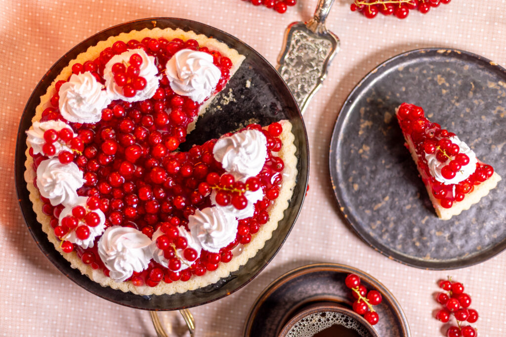 Bei diesem Johannisbeerkuchen ist die Stimmung ohnehin nicht zu bremsen.