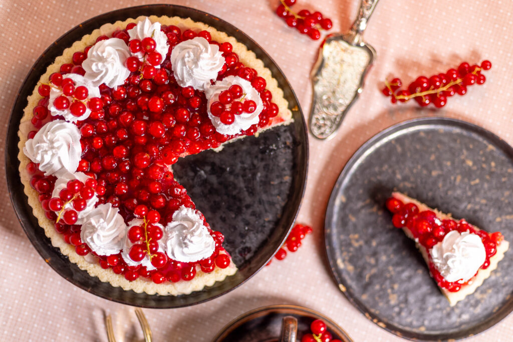 Johannisbeerkuchen: Hilfe! der Pacman-Kuchen will sein eigenes Stück vertilgen!