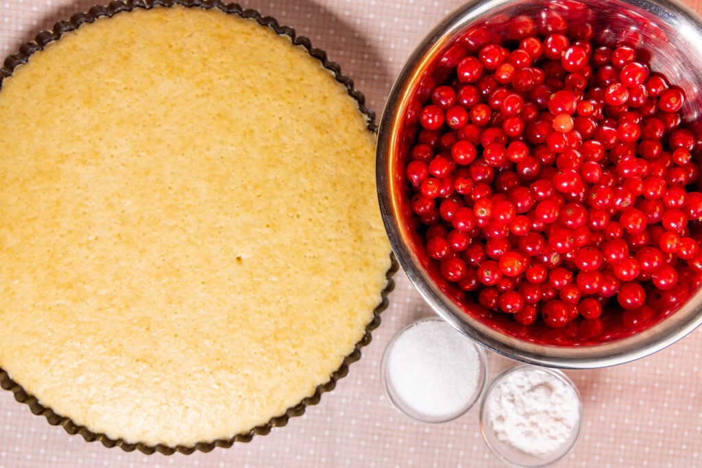 3. Der vegane Biskuitboden ist fertig gebacken und muss nun vollständig auskühlen.