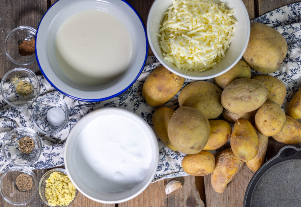 1. Die Zutaten und Gewürze für das vegane Kartoffelgratin