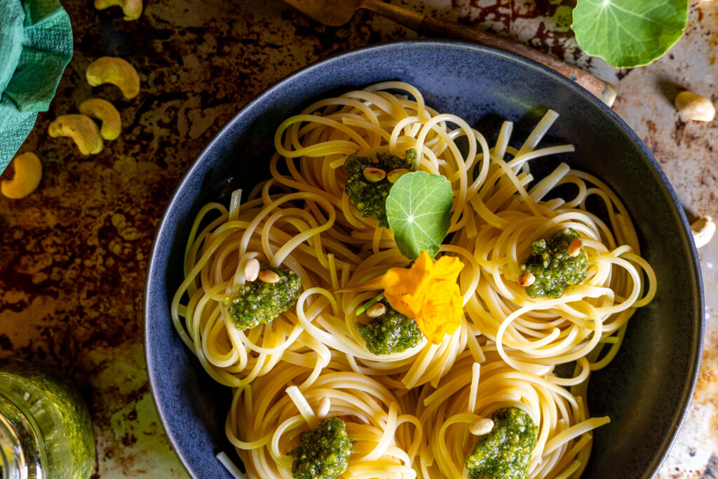 Kapuzinerkresse-Pesto - einfach und schnell mit nur 6 Zutaten