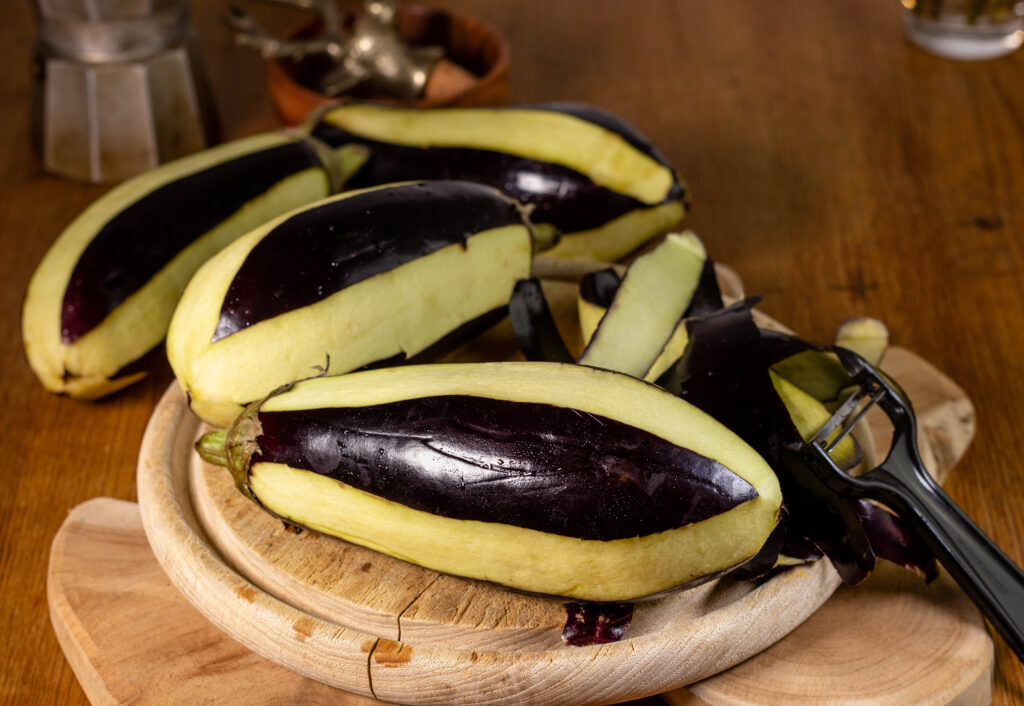 1. Peel the eggplants into strips.