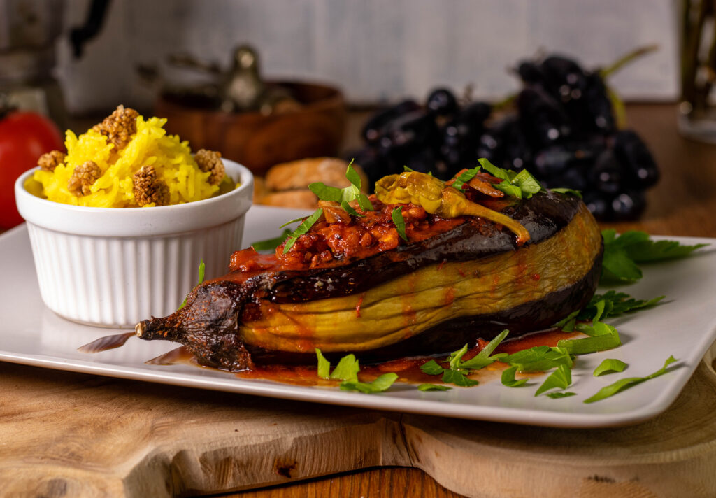 Stuffed vegetables: an absolute feast on the plate. My Karniyarik recipe – like the original, but vegan