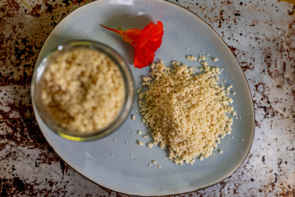 Macadamia Parmesan - das einfachste und schnellste vegane Parmesan-Rezept