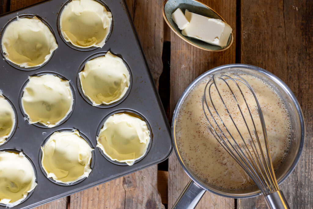 3. Anrühren des Vanillepuddings mit Zimt.