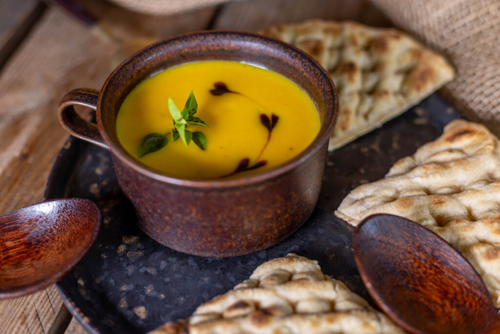 Meine Kürbis-Kokos-Suppe ist ein geschmackliches Highlight.