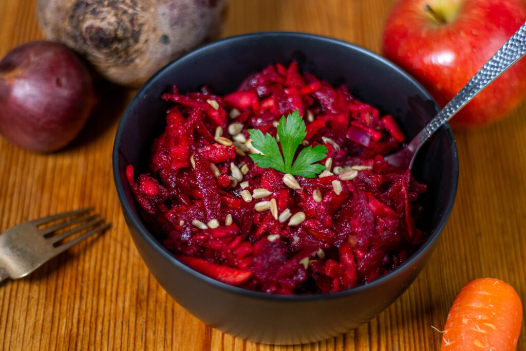 Beetroot salad with apple