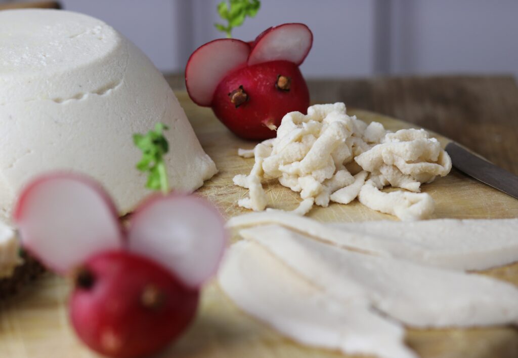 If you freeze the mozzarella in the freezer, you can even grate it easily.