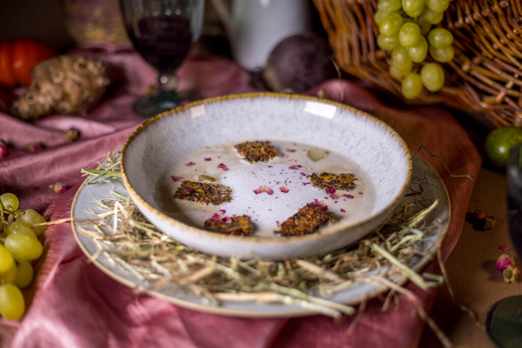 Heusuppe: diese ungewöhnliche Suppe nutzt Kräuterheu als Aromageber