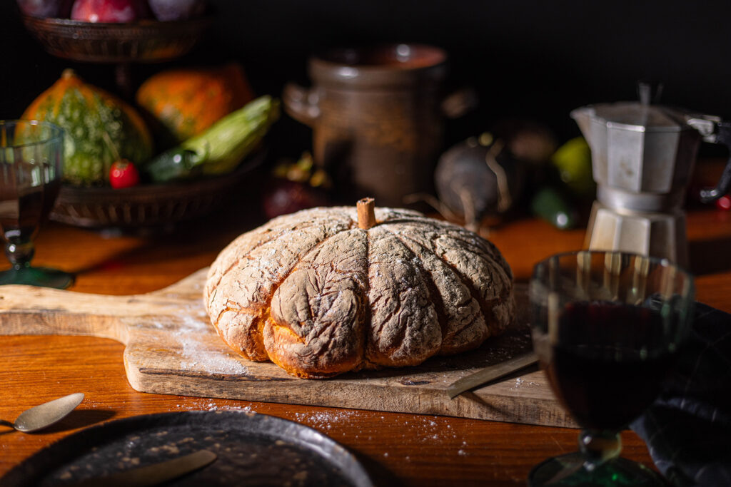 Kürbisbrot in Kürbisform – mit Roggen – für leckere Herbststullen