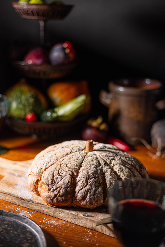 Kürbisbrot in Kürbisform - das perfekte Brot zu Halloween