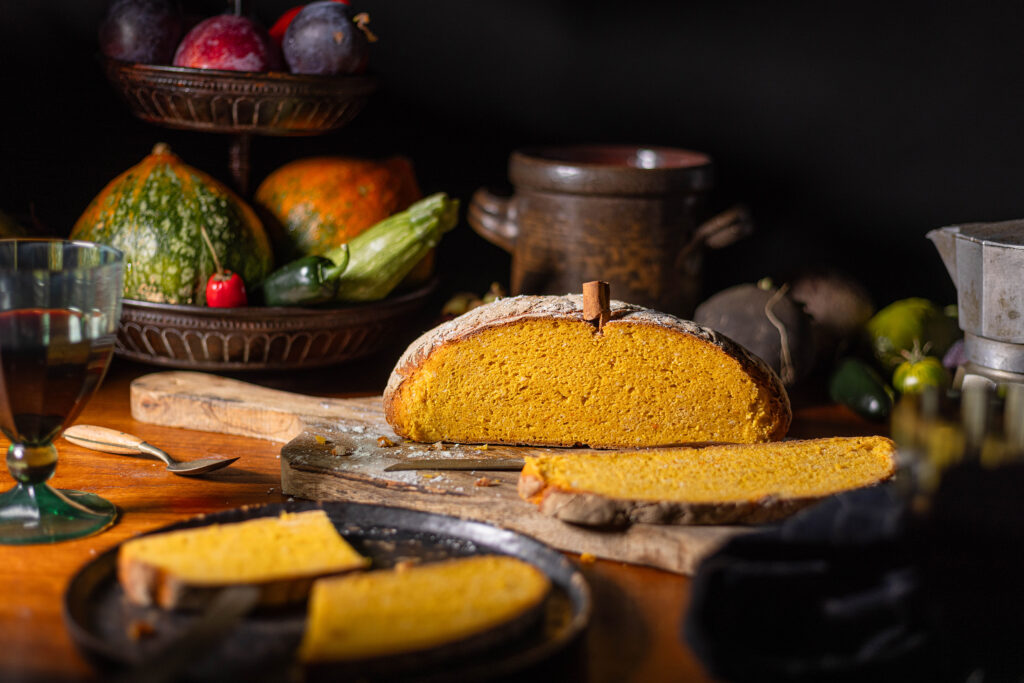 Kürbisbrot in Kürbisform - mit Roggen - für leckere Herbststullen