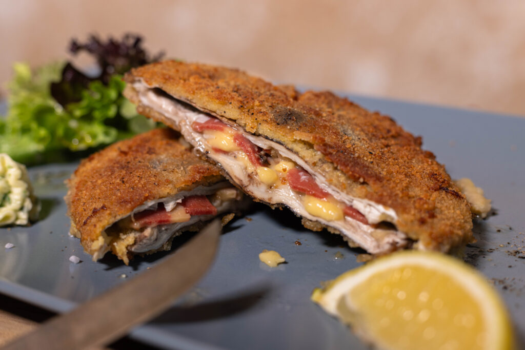 Parasol Cordon Bleu ist wunderbar aromatisch, zart und saftig. Deftig gefüllt und kross paniert