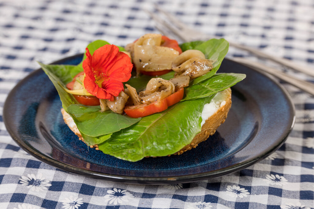 Vegane Sardellen. Sardellen werden auch Anchovies genannt.