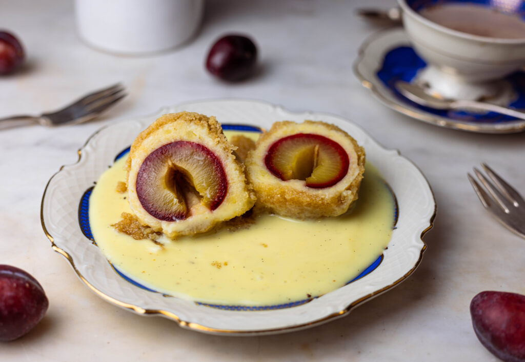 Vegan aber genauso lecker wie von Oma: das sind meine Zwetschgenknödel!